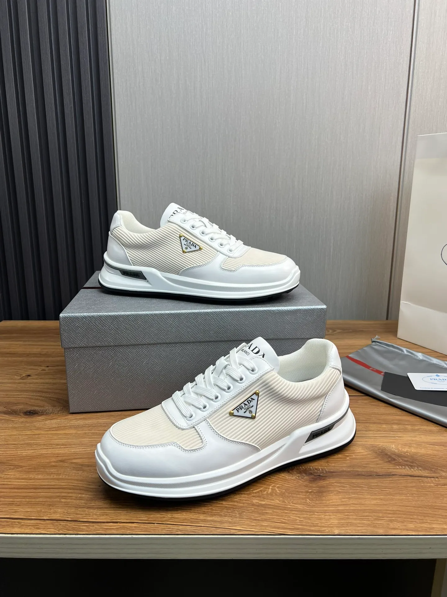 Men's shoes 💰580💰 [PRADA] Men's shoes are popular in the counter, official website is synchronized, 1 high-quality shipment ✔️Original cowhide stitching mesh + cowhide lining, 1🆚1 replica, original original bottom, 38-45 (45 customized, non-refundable)